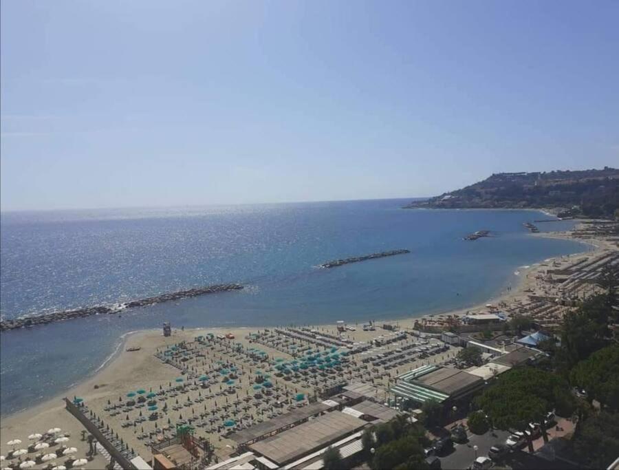 Casa Sveva, A Pochi Passi Dalle Spiagge E Dal Centro Di Arma Di Taggia. 外观 照片